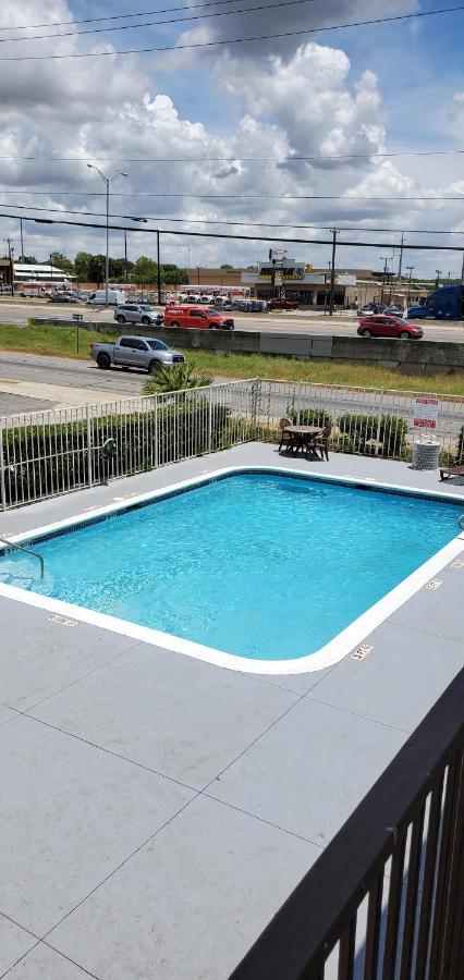 Econo Lodge San Antonio Northeast I-35 Exterior foto