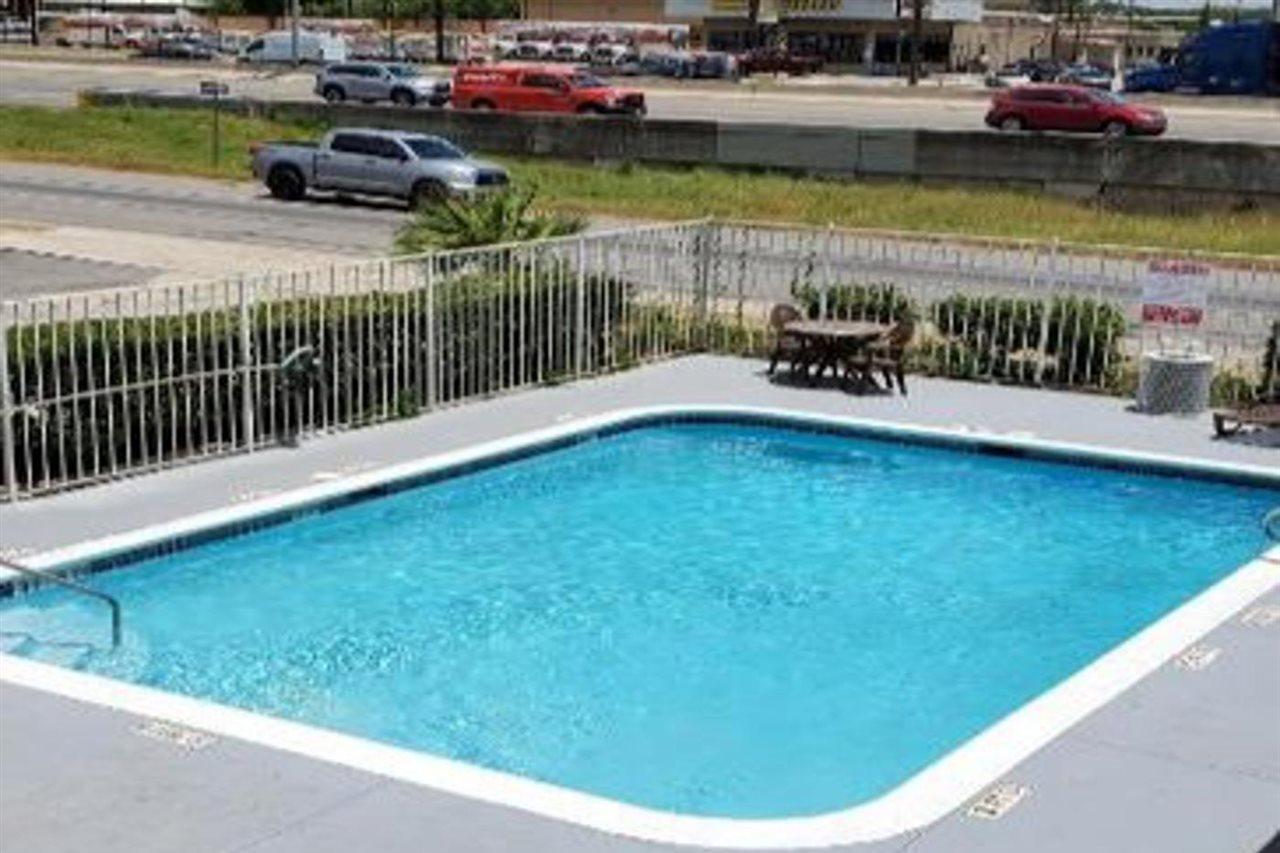 Econo Lodge San Antonio Northeast I-35 Exterior foto